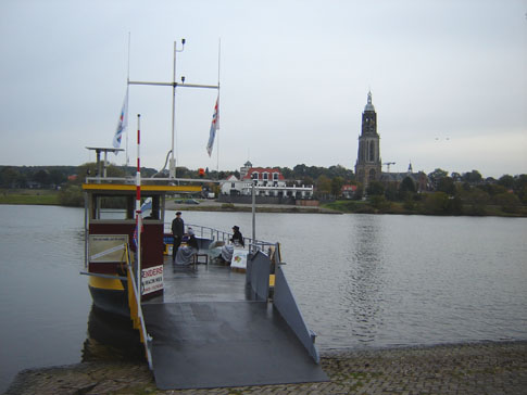 Het voetveer 'WUTA' nabij Rhenen (bij Wageningen)